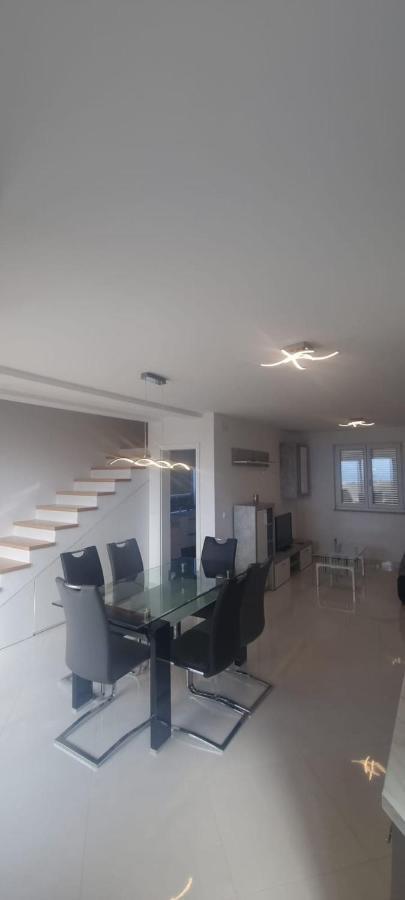 Apartmani Lanterna Krk Town Exterior photo
